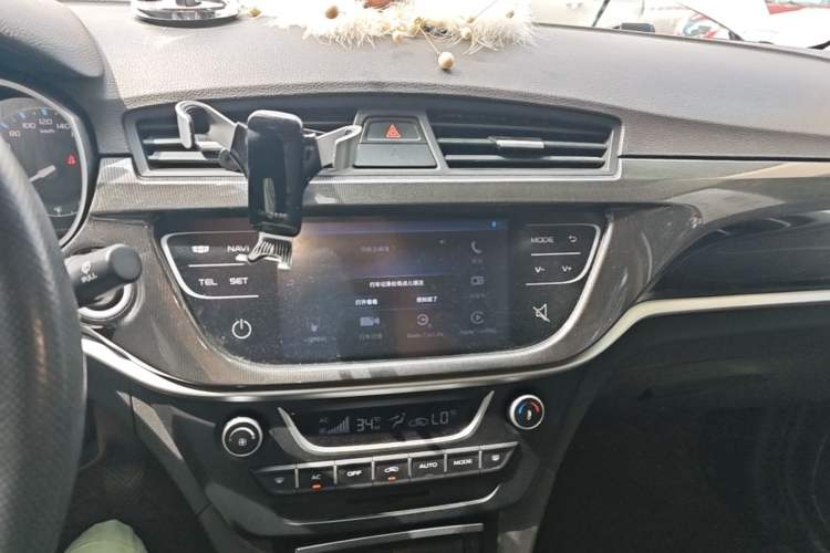 Used Geely Auto Emgrand 2017 Sedan Million Edition 1.5L Manual - Upward Version Audio And AC Panel