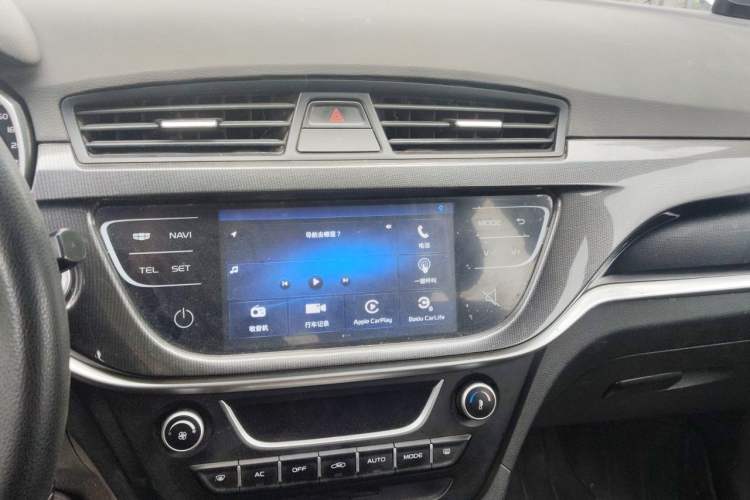 Used Geely Auto Emgrand 2017 Hatchback RS Million Edition 1.5L Manual Upward Version Audio And AC Panel
