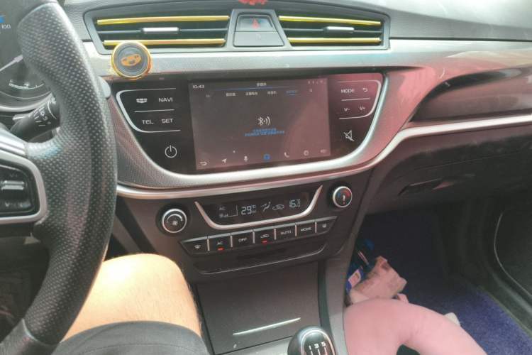 Used Geely Auto Emgrand 2017 Sedan Million Edition 1.5L Manual Upward Connect Version Audio And AC Panel