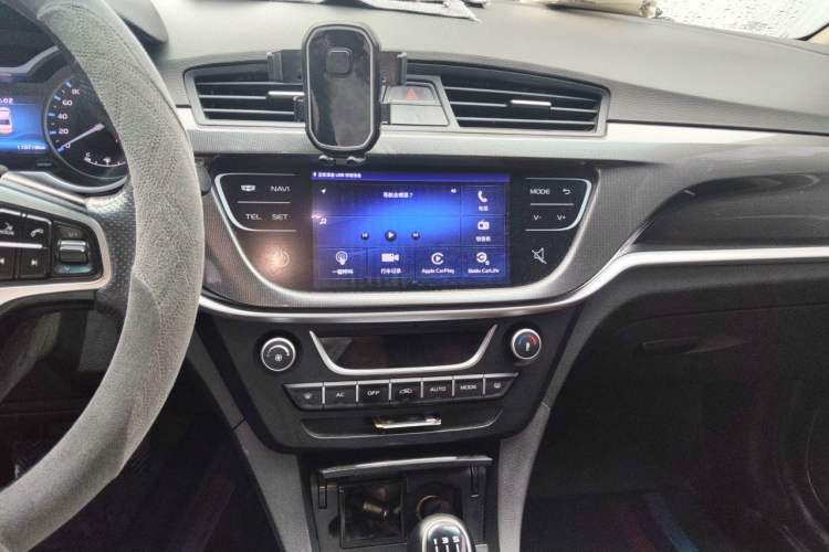 Used Geely Auto Emgrand 2017 Sedan Million Edition 1.5L Manual - Upward Version Audio And AC Panel