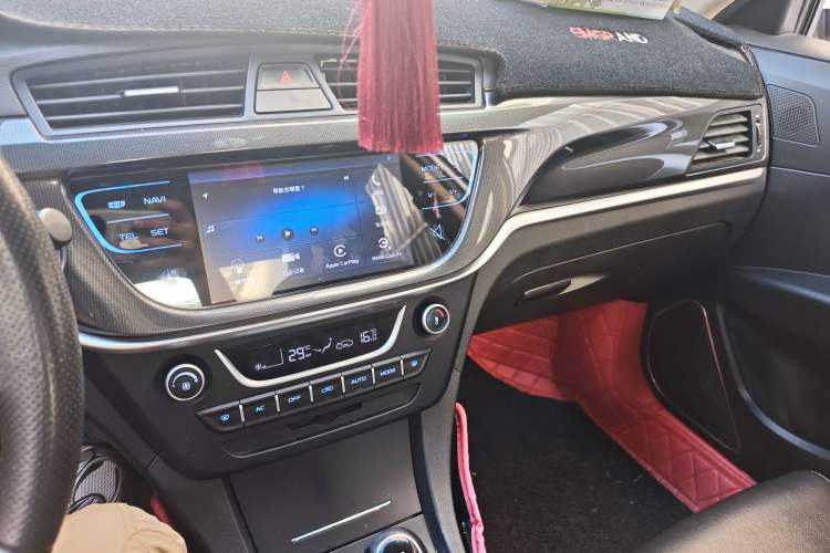 Used Geely Auto Emgrand 2017 Sedan Million Edition 1.3T Manual Top-Grade Version Audio And AC Panel