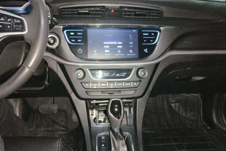 Used Geely Auto Emgrand 2017 Hatchback RS Million Edition 1.5L CVT Upward Version Audio And AC Panel