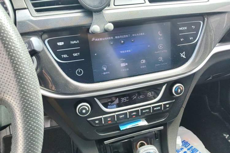 Used Geely Auto Emgrand 2017 Hatchback RS Million Edition 1.5L CVT Upward Version Audio And AC Panel