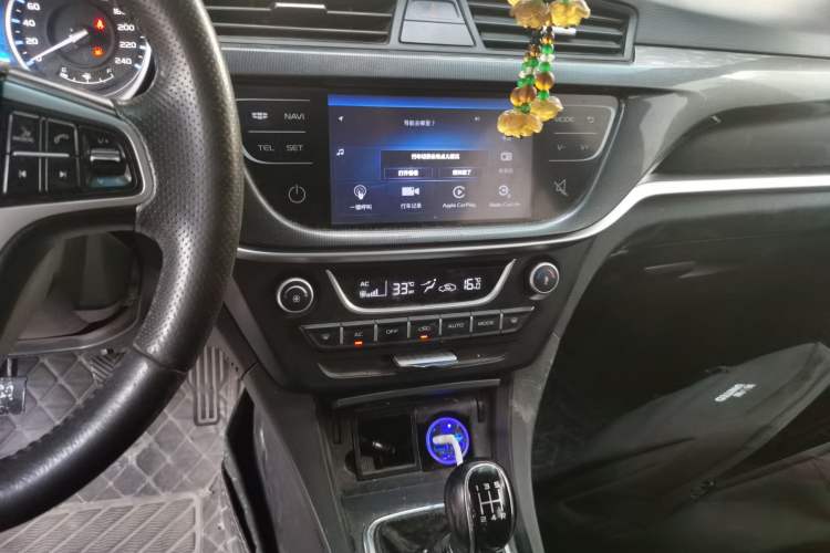 Used Geely Auto Emgrand 2017 Hatchback RS Million Edition 1.5L Manual Upward Version Audio And AC Panel