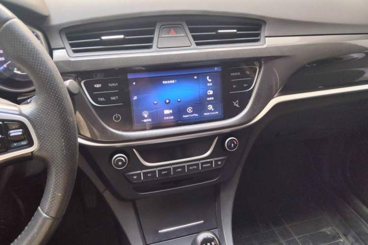 Used Geely Auto Emgrand 2017 Sedan Million Edition 1.5L Manual - Upward Version Audio And AC Panel