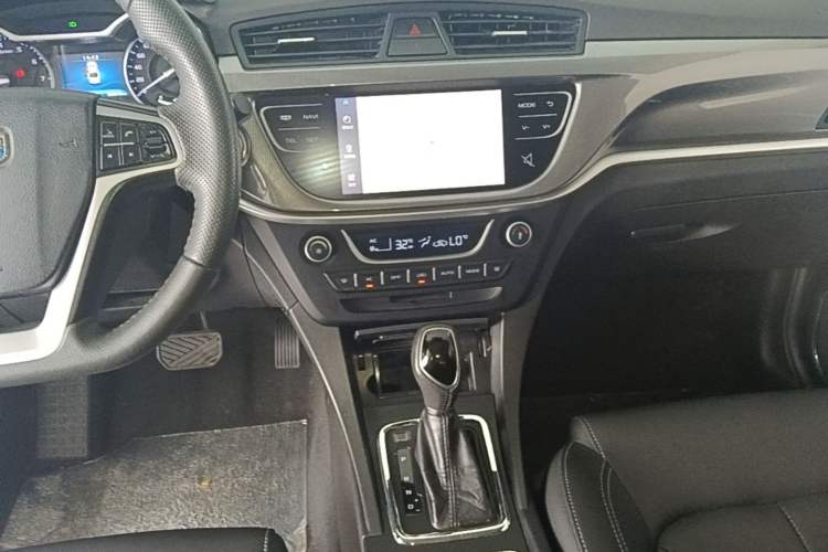 Used Geely Auto Emgrand 2017 Sedan Million Edition 1.5L CVT Upward Connectivity Version Audio And AC Panel