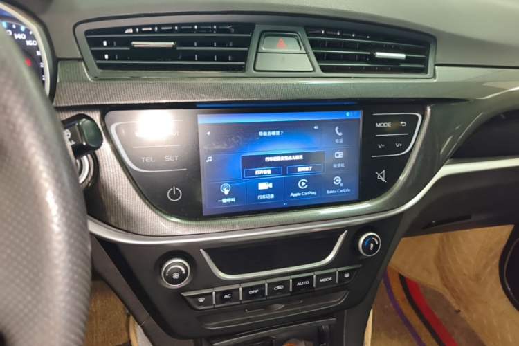 Used Geely Auto Emgrand 2017 Hatchback RS Million Edition 1.5L CVT Upward Version Audio And AC Panel