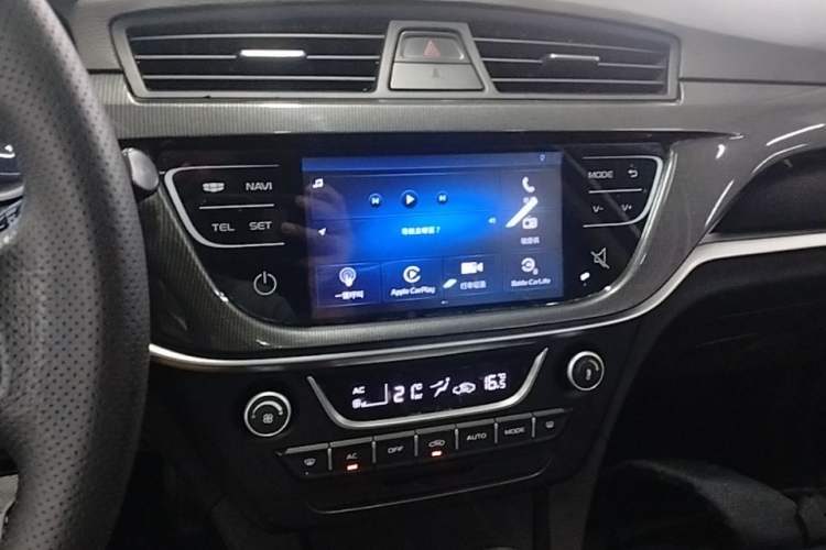 Used Geely Auto Emgrand 2017 Hatchback RS Million Edition 1.5L CVT Upward Version Audio And AC Panel