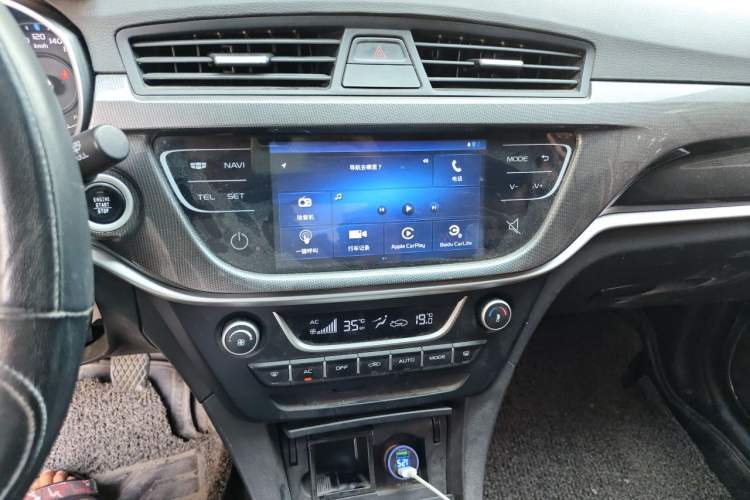 Used Geely Auto Emgrand 2017 Sedan Million Edition 1.5L Manual Upward Connect Version Audio And AC Panel