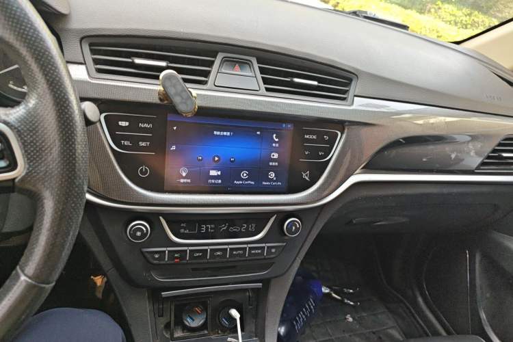 Used Geely Auto Emgrand 2017 Sedan Million Edition 1.5L Manual - Upward Version Audio And AC Panel