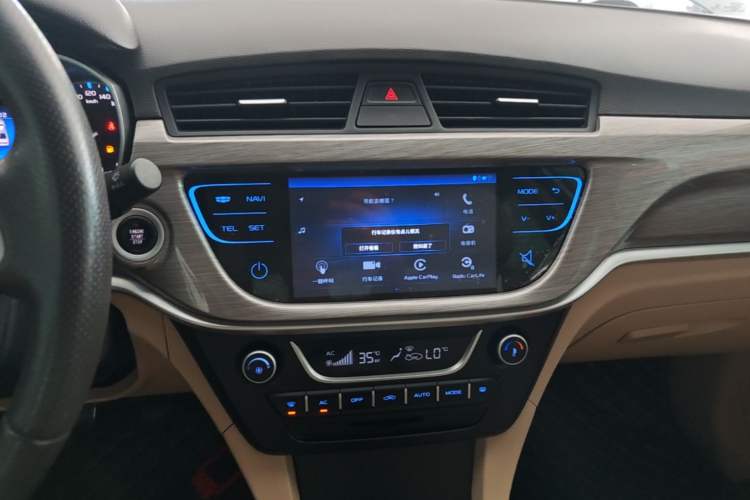 Used Geely Auto Emgrand 2017 Sedan Million Edition 1.5L Manual Luxury Model Audio And AC Panel