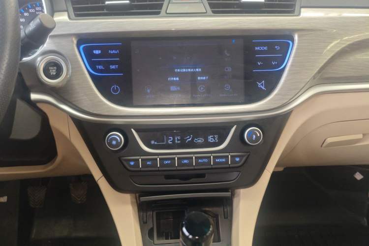 Used Geely Auto Emgrand 2017 Sedan Million Edition 1.5L Manual Luxury Model Audio And AC Panel