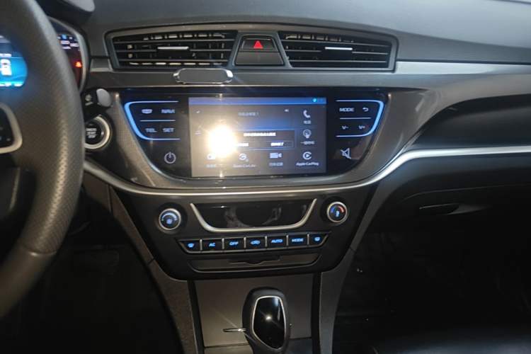 Used Geely Auto Emgrand 2017 Hatchback RS Million Edition 1.5L CVT Upward Version Audio And AC Panel