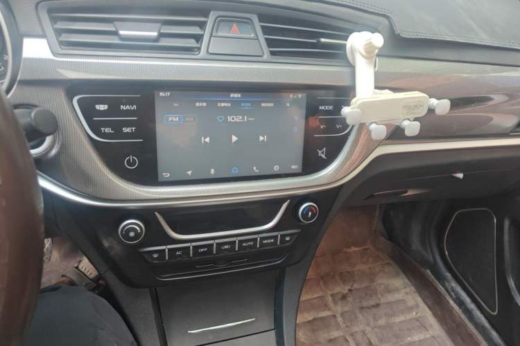 Used Geely Auto Emgrand 2017 Sedan Million Edition 1.5L Manual Upward Connect Version Audio And AC Panel