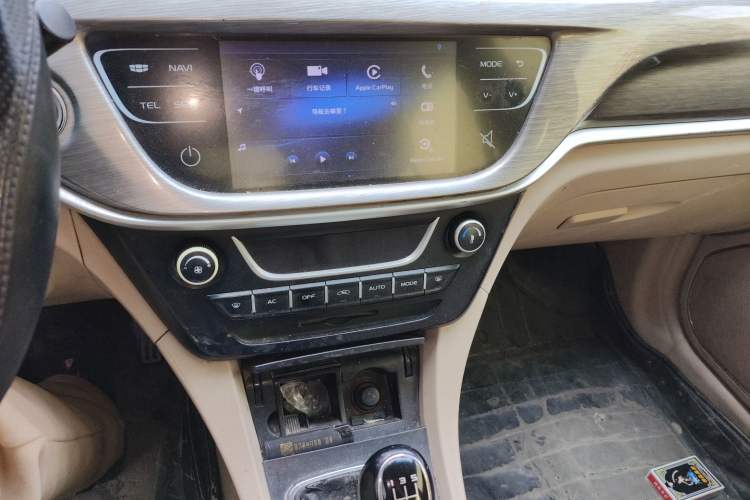 Used Geely Auto Emgrand 2017 Sedan Million Edition 1.5L Manual Luxury Model Audio And AC Panel