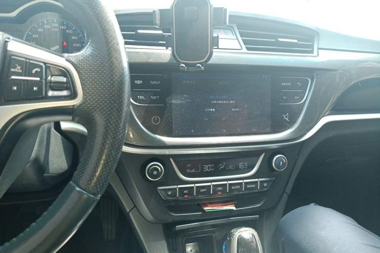 Used Geely Auto Emgrand 2017 Hatchback RS Million Edition 1.5L CVT Upward Version Audio And AC Panel