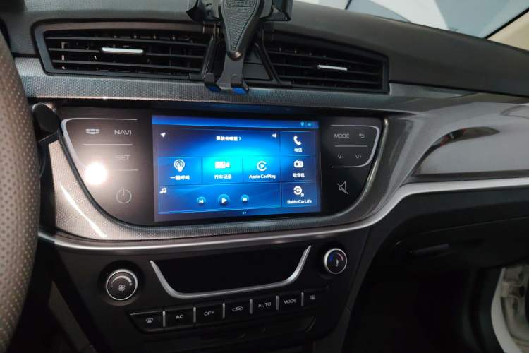 Used Geely Auto Emgrand 2017 Sedan Million Edition 1.5L Manual - Upward Version Audio And AC Panel