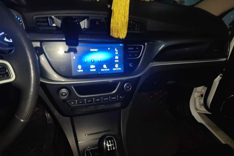 Used Geely Auto Emgrand 2017 Sedan Million Edition 1.5L Manual - Upward Version Audio And AC Panel