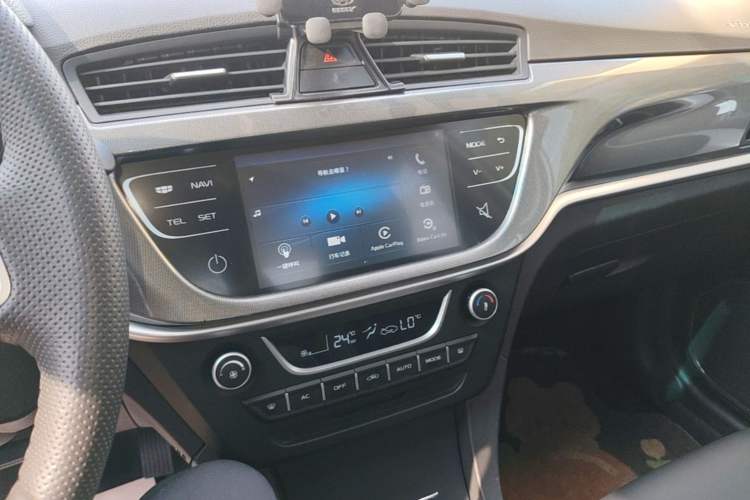 Used Geely Auto Emgrand 2017 Sedan Million Edition 1.5L Manual - Upward Version Audio And AC Panel