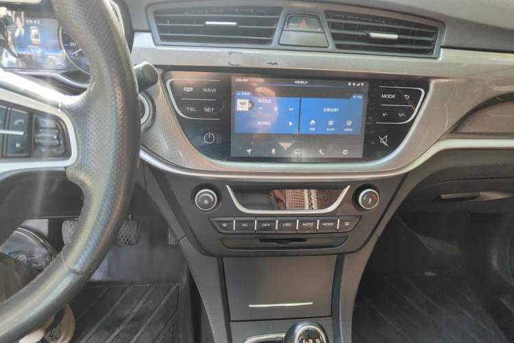Used Geely Auto Emgrand 2017 Sedan Million Edition 1.5L Manual Upward Connect Version Audio And AC Panel