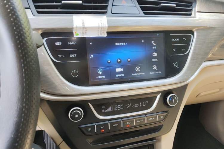 Used Geely Auto Emgrand 2017 Sedan Million Edition 1.5L CVT Luxury Model Audio And AC Panel