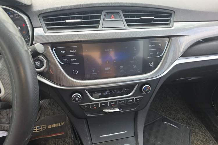 Used Geely Auto Emgrand 2017 Sedan Million Edition 1.5L Manual - Upward Version Audio And AC Panel