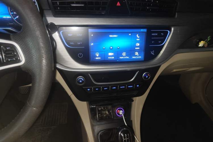 Used Geely Auto Emgrand 2017 Sedan Million Edition 1.5L Manual Luxury Model Audio And AC Panel