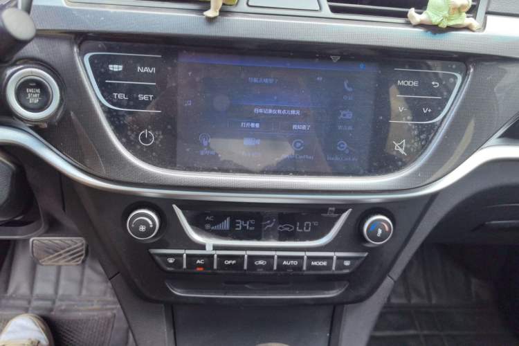 Used Geely Auto Emgrand 2017 Sedan Million Edition 1.5L CVT Upward Version Audio And AC Panel