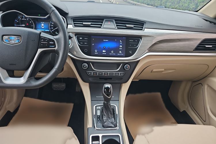 Used Geely Auto Emgrand 2017 Sedan Million Edition 1.5L CVT Luxury Model Audio And AC Panel
