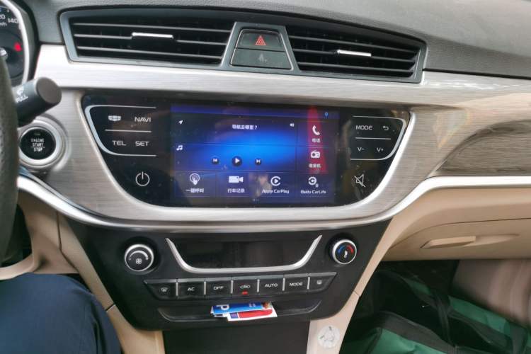 Used Geely Auto Emgrand 2017 Sedan Million Edition 1.5L Manual Luxury Model Audio And AC Panel