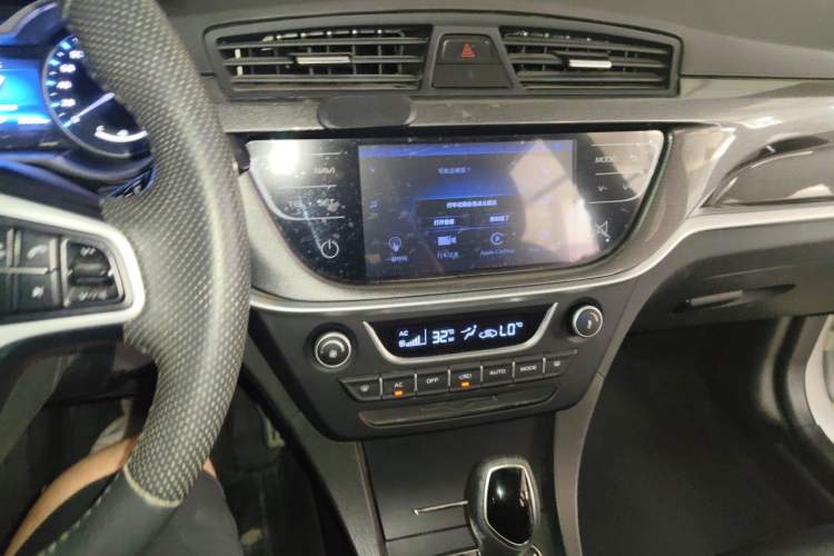 Used Geely Auto Emgrand 2017 Hatchback RS Million Edition 1.5L CVT Upward Version Audio And AC Panel