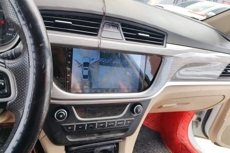 Used Geely Auto Emgrand 2017 Sedan Million Edition 1.5L Manual Luxury Model Audio And AC Panel