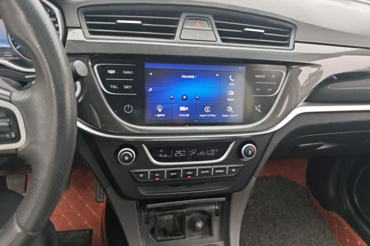 Used Geely Auto Emgrand 2017 Sedan Million Edition 1.5L Manual - Upward Version Audio And AC Panel