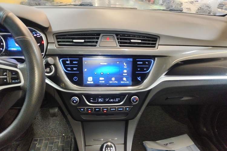 Used Geely Auto Emgrand 2017 Sedan Million Edition 1.5L Manual Upward Connect Version Audio And AC Panel
