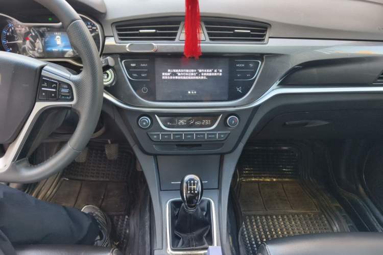 Used Geely Auto Emgrand 2017 Hatchback RS Million Edition 1.5L Manual Upward Version Audio And AC Panel