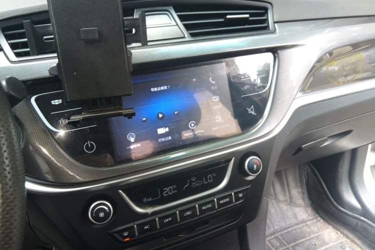 Used Geely Auto Emgrand 2017 Sedan Million Edition 1.5L Manual - Upward Version Audio And AC Panel