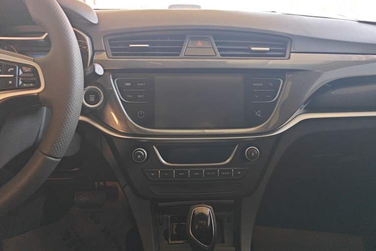 Used Geely Auto Emgrand 2017 Hatchback RS Million Edition 1.5L CVT Upward Version Audio And AC Panel