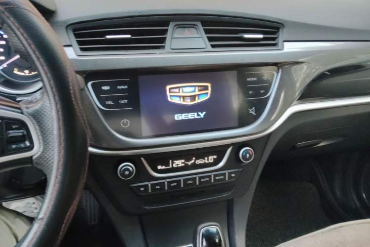 Used Geely Auto Emgrand 2017 Sedan Million Edition 1.5L CVT Upward Version Audio And AC Panel