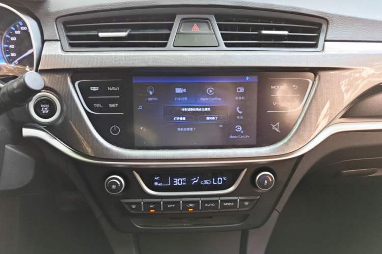 Used Geely Auto Emgrand 2017 Sedan Million Edition 1.5L CVT Upward Version Audio And AC Panel
