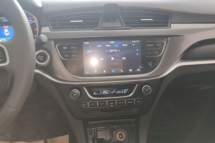 Used Geely Auto Emgrand 2017 Sedan Million Edition 1.5L Manual - Upward Version Audio And AC Panel