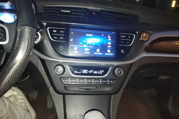 Used Geely Auto Emgrand 2017 Sedan Million Edition 1.5L Manual - Upward Version Audio And AC Panel