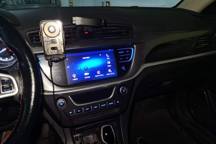 Used Geely Auto Emgrand 2017 Sedan Million Edition 1.5L CVT Upward Connectivity Version Audio And AC Panel
