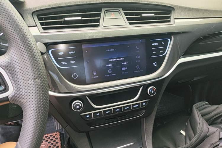 Used Geely Auto Emgrand 2017 Sedan Million Edition 1.5L Manual - Upward Version Audio And AC Panel