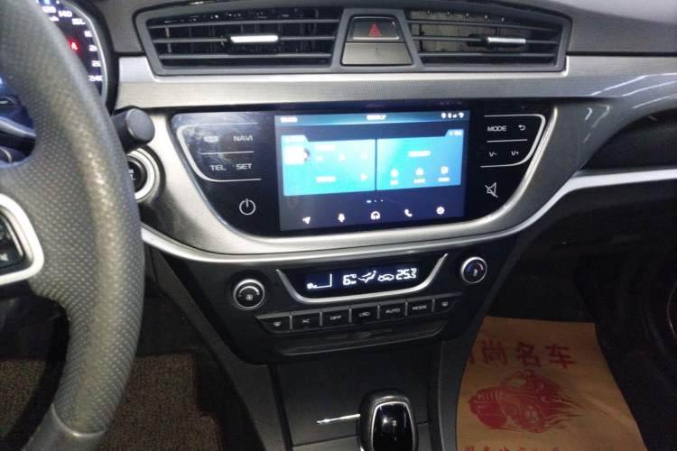 Used Geely Auto Emgrand 2017 Sedan Million Edition 1.5L CVT Luxury Model Audio And AC Panel