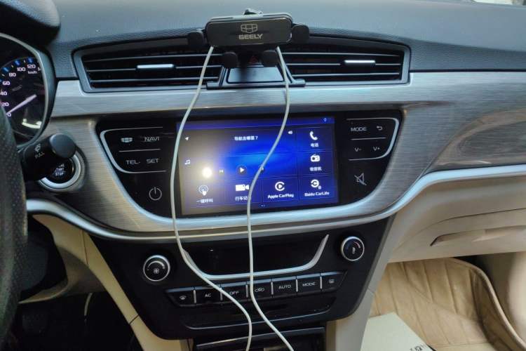 Used Geely Auto Emgrand 2017 Sedan Million Edition 1.5L Manual Luxury Model Audio And AC Panel