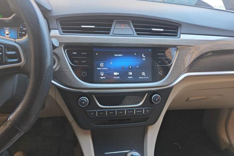 Used Geely Auto Emgrand 2017 Sedan Million Edition 1.5L Manual Luxury Model Audio And AC Panel