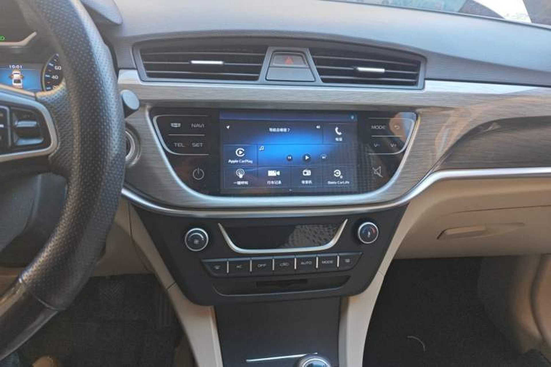 Used Geely Auto Emgrand 2017 Sedan Million Edition 1.5L Manual Luxury Model Audio And AC Panel