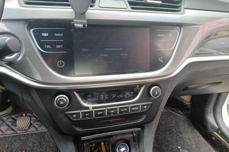 Used Geely Auto Emgrand 2017 Sedan Million Edition 1.5L Manual - Upward Version Audio And AC Panel