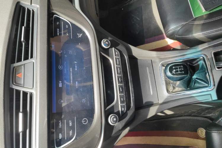 Used Geely Auto Emgrand 2017 Hatchback RS Million Edition 1.5L Manual Upward Version Audio And AC Panel