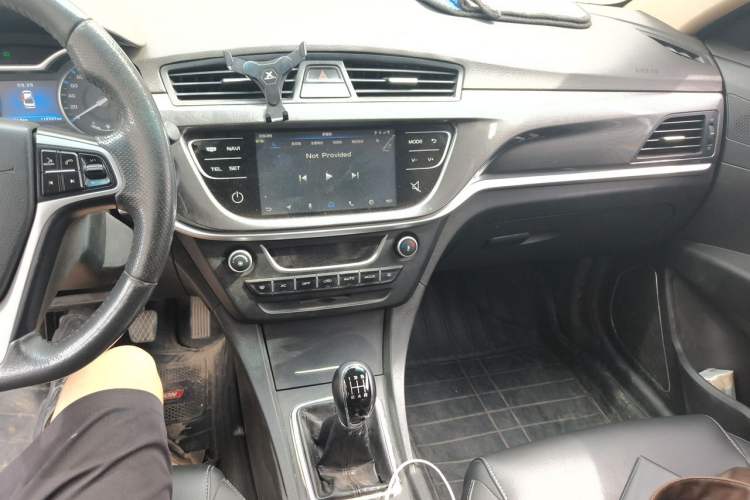Used Geely Auto Emgrand 2017 Sedan Million Edition 1.5L Manual Upward Connect Version Audio And AC Panel